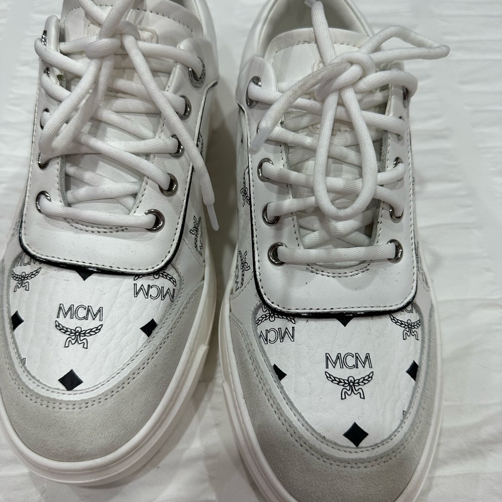 Sneakers - Picture 5 of 7